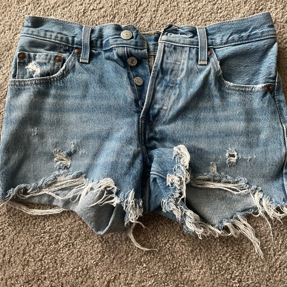 Levi’s 501 Shorts - Picture 2 of 6